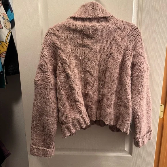 POL chunky cable-knit chenille turtleneck sweater in a dusty pink - Picture 4 of 6